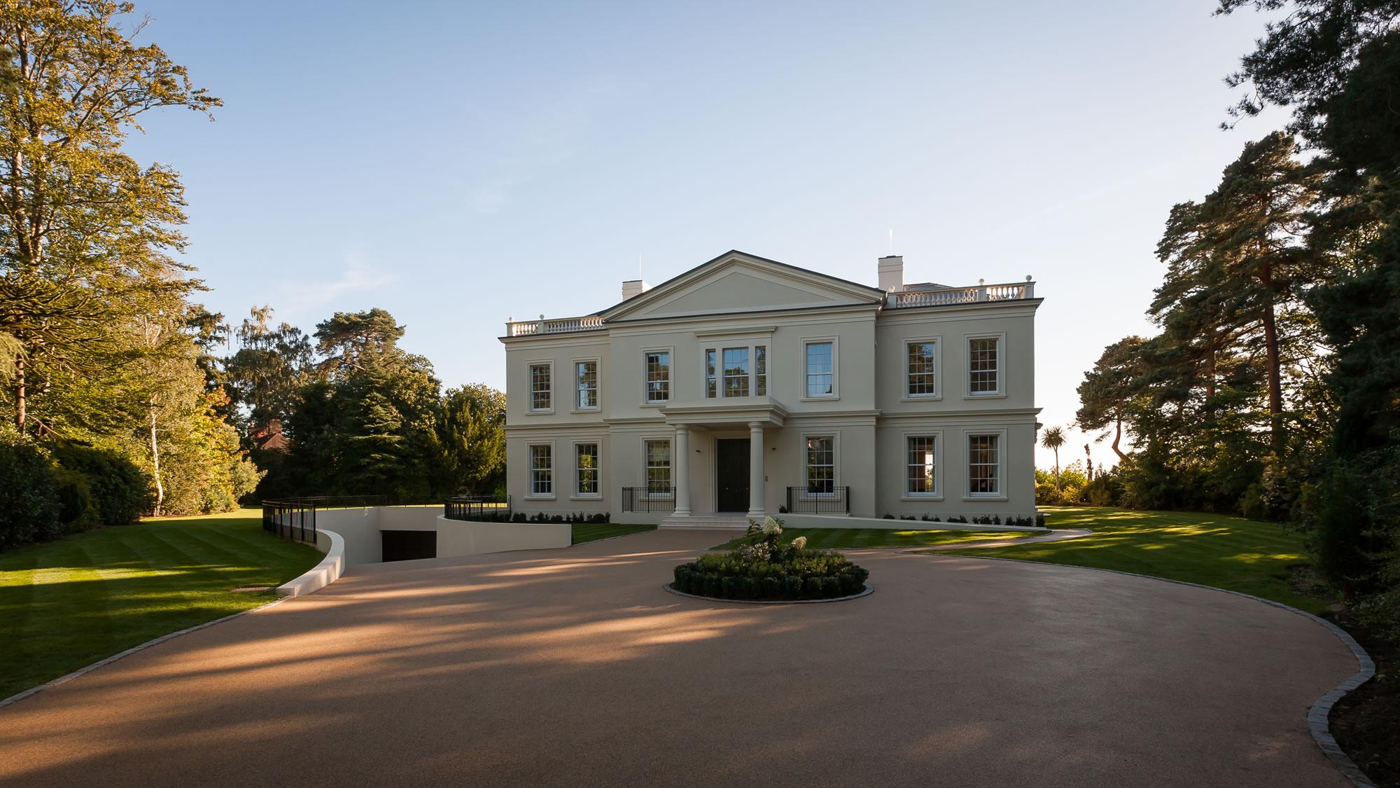 Clever Association Lutron HomeWorks control and automation of external façade lighting.